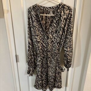 H&M Black and Cream Long Sleeve Satin Dress Size L